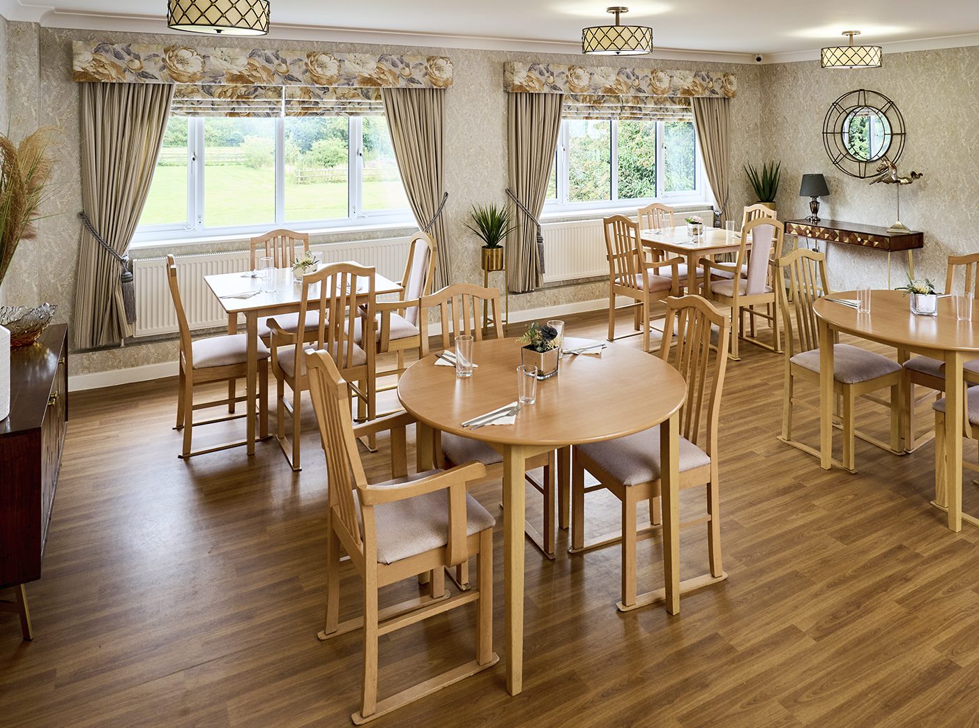 Dining-room-Meadowfields-Care-Home
