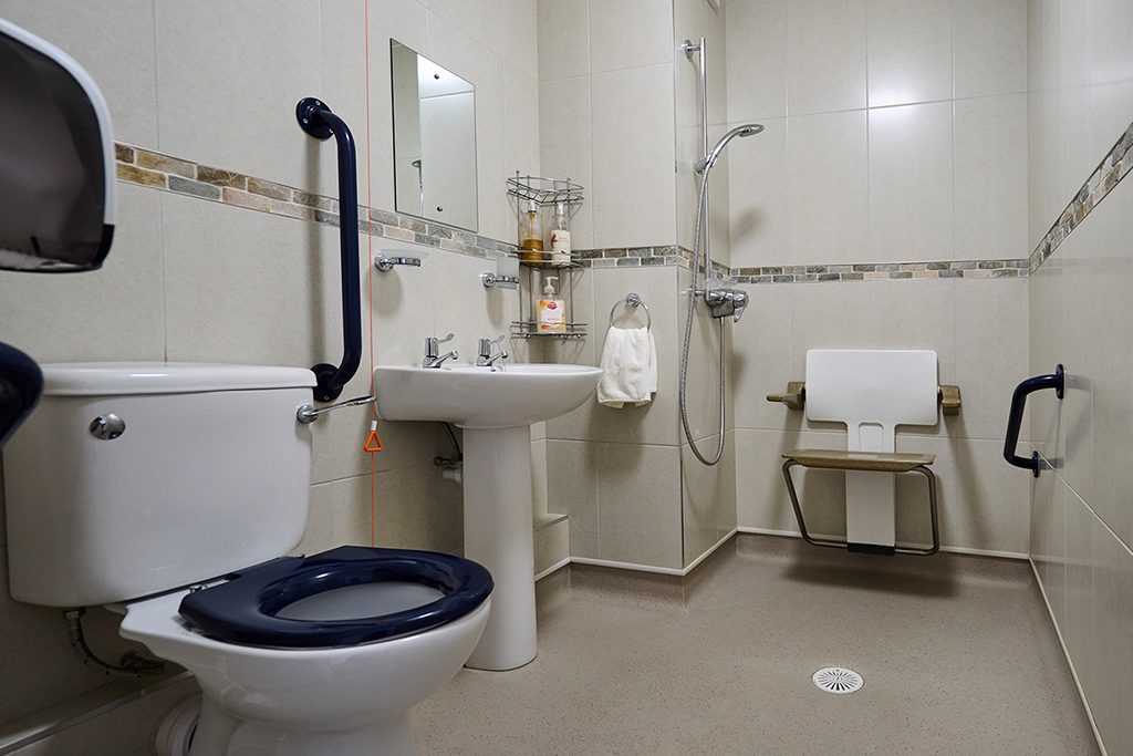 Meadowfields Bathroom – Shower Room