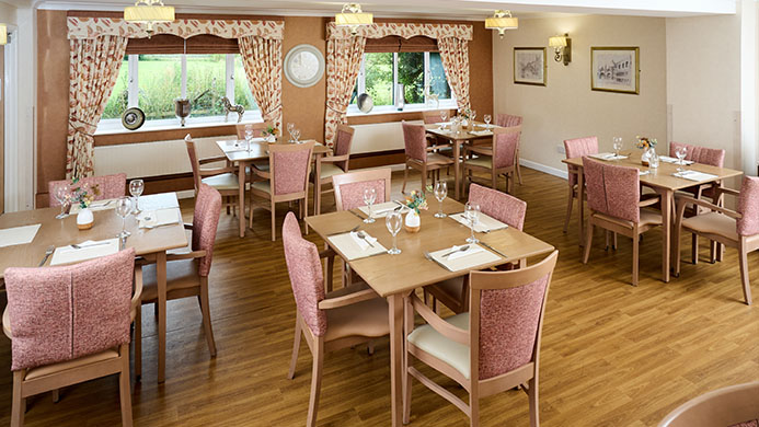 dining experience at meadowfields care home
