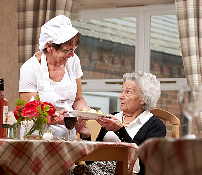 dining-experience-at-lane-house-norhtgate-healthcare